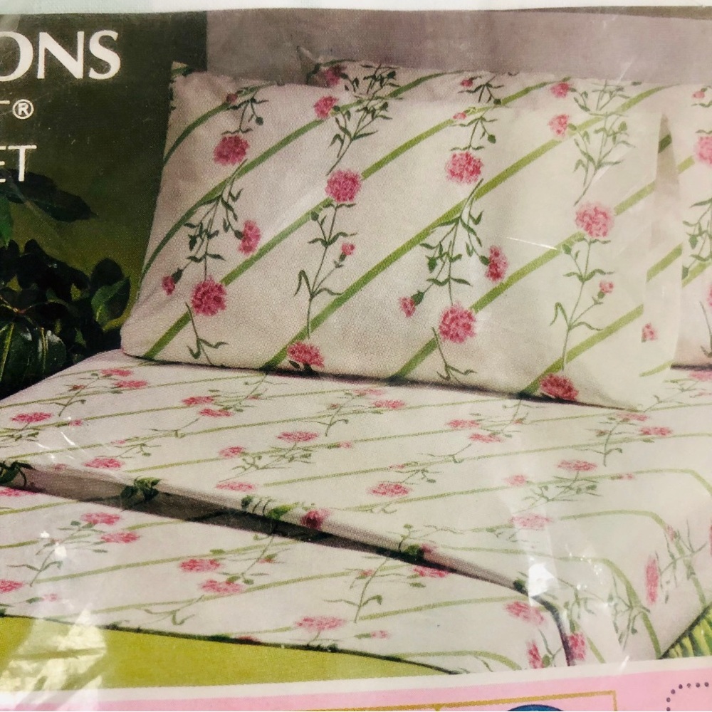 Vintage NWT 80s Sears Carnations Perma Prest Percale Full Size Fitted Sheet
